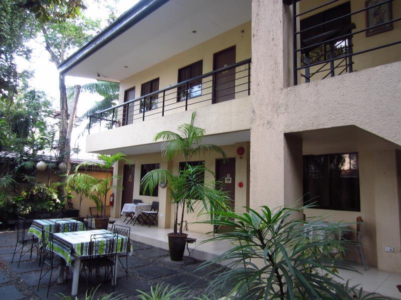 11Th Street Bed And Breakfast Bacolod Esterno foto