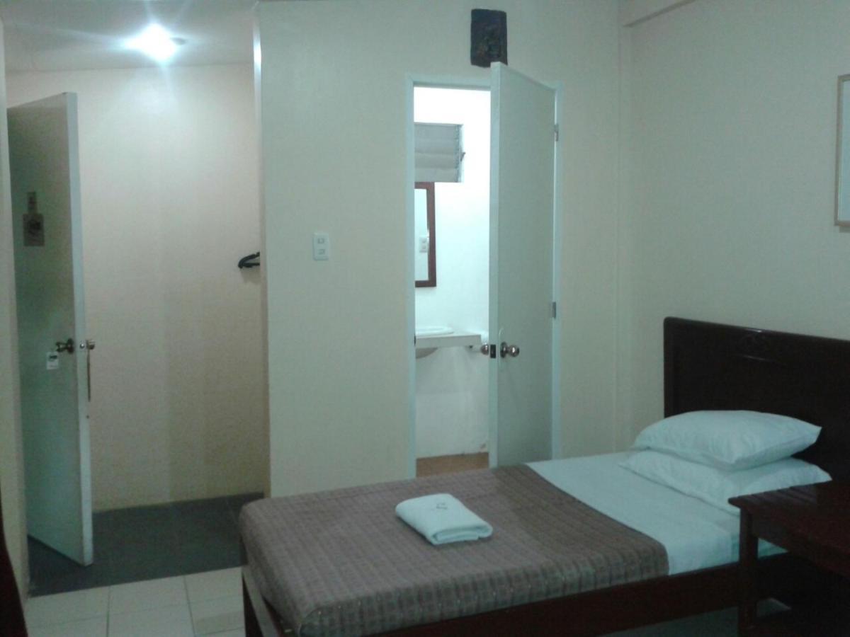 11Th Street Bed And Breakfast Bacolod Esterno foto