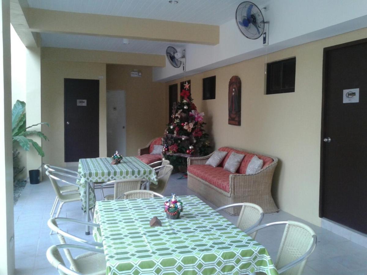 11Th Street Bed And Breakfast Bacolod Esterno foto