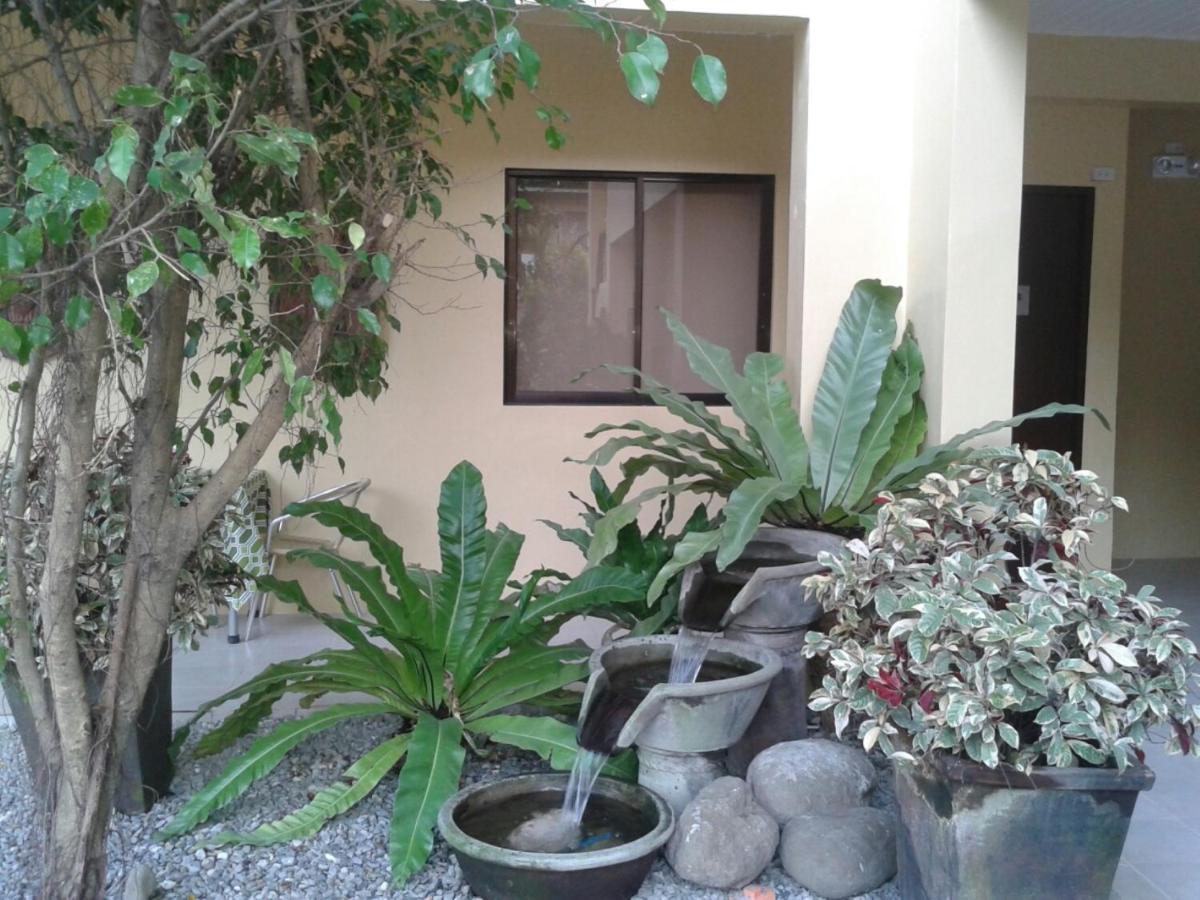 11Th Street Bed And Breakfast Bacolod Esterno foto